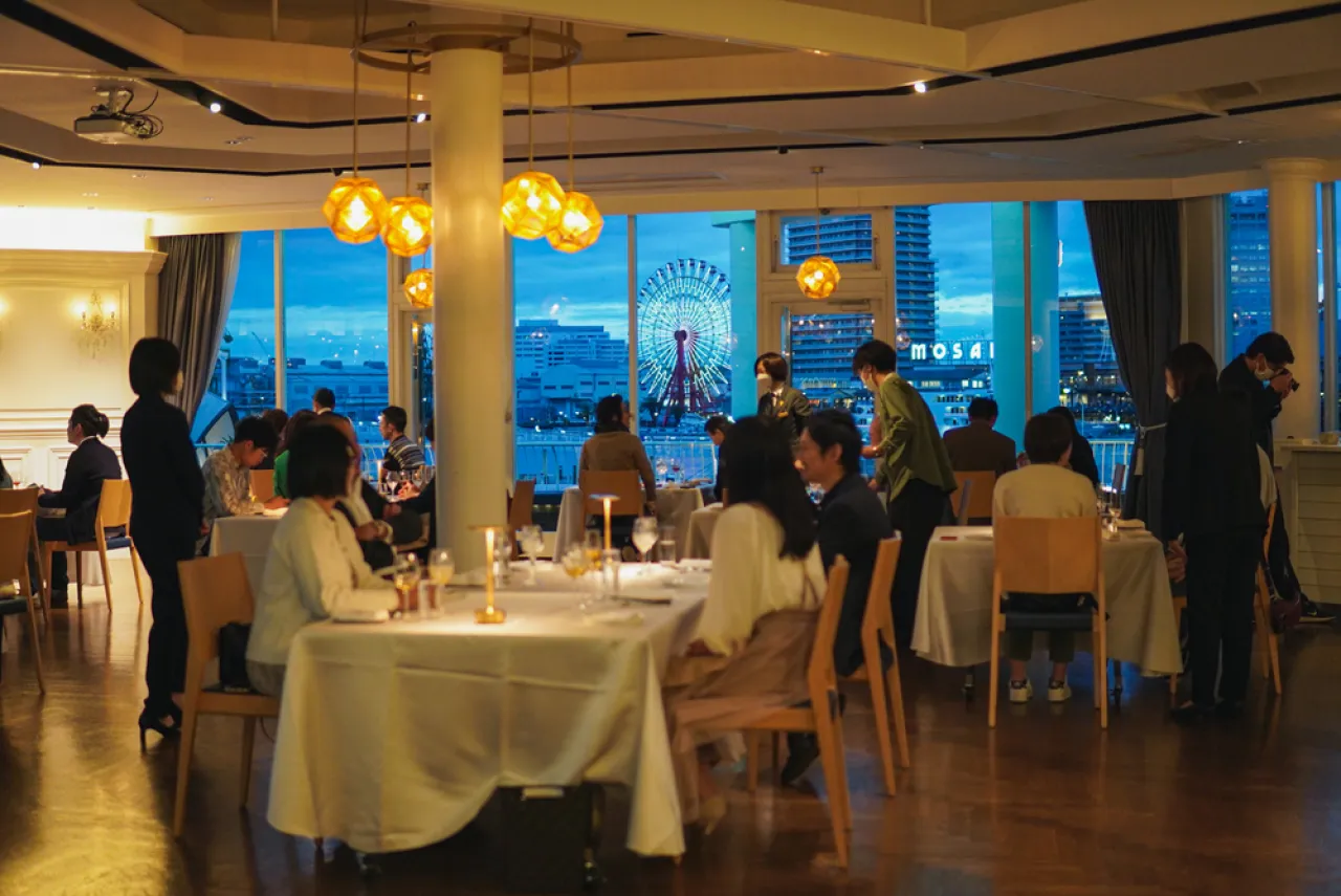 オーシャン×相楽園　コラボディナー　ブルーモーメント