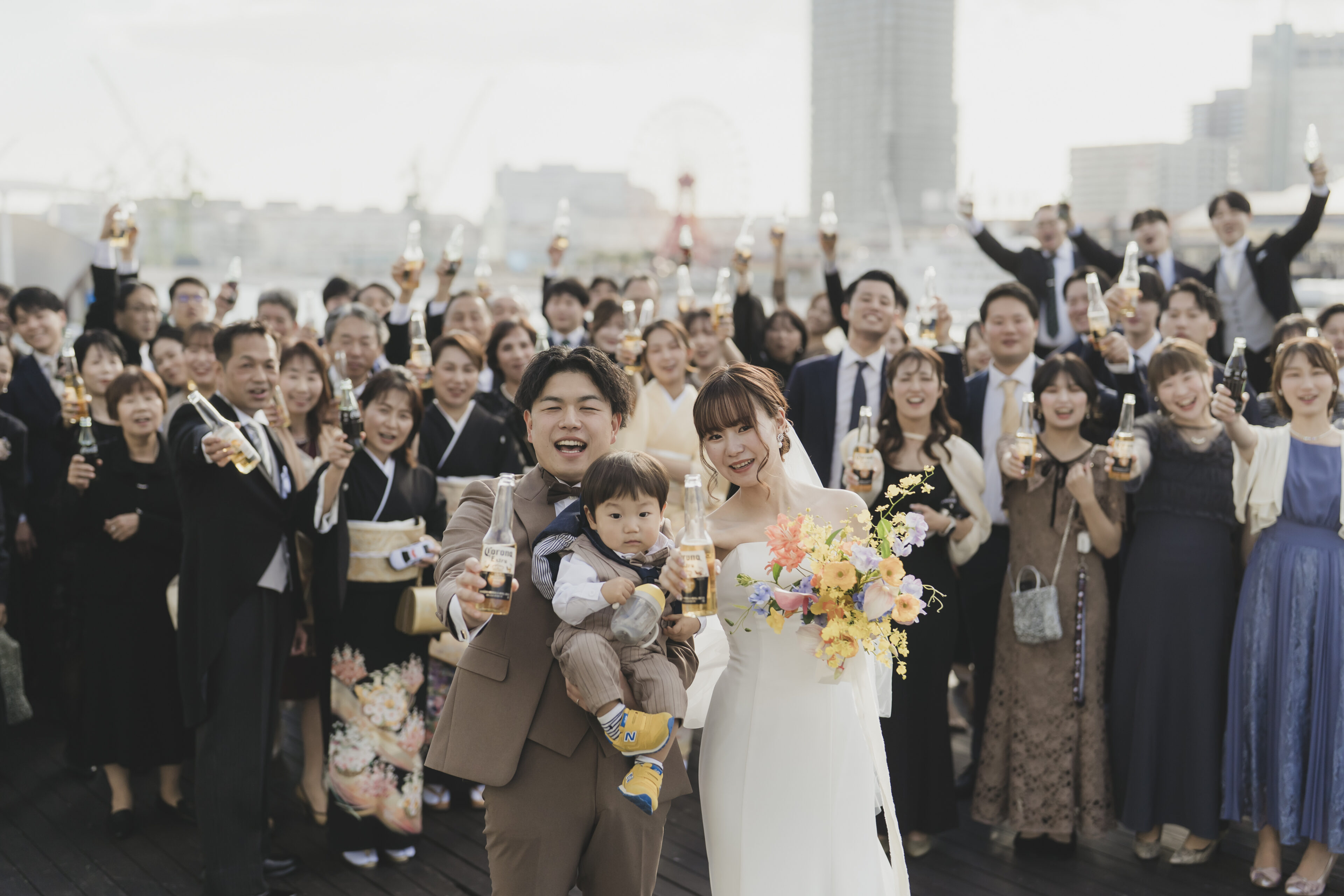 OCEAN PLACEのテラスで神戸港を背景に1.5次会の乾杯