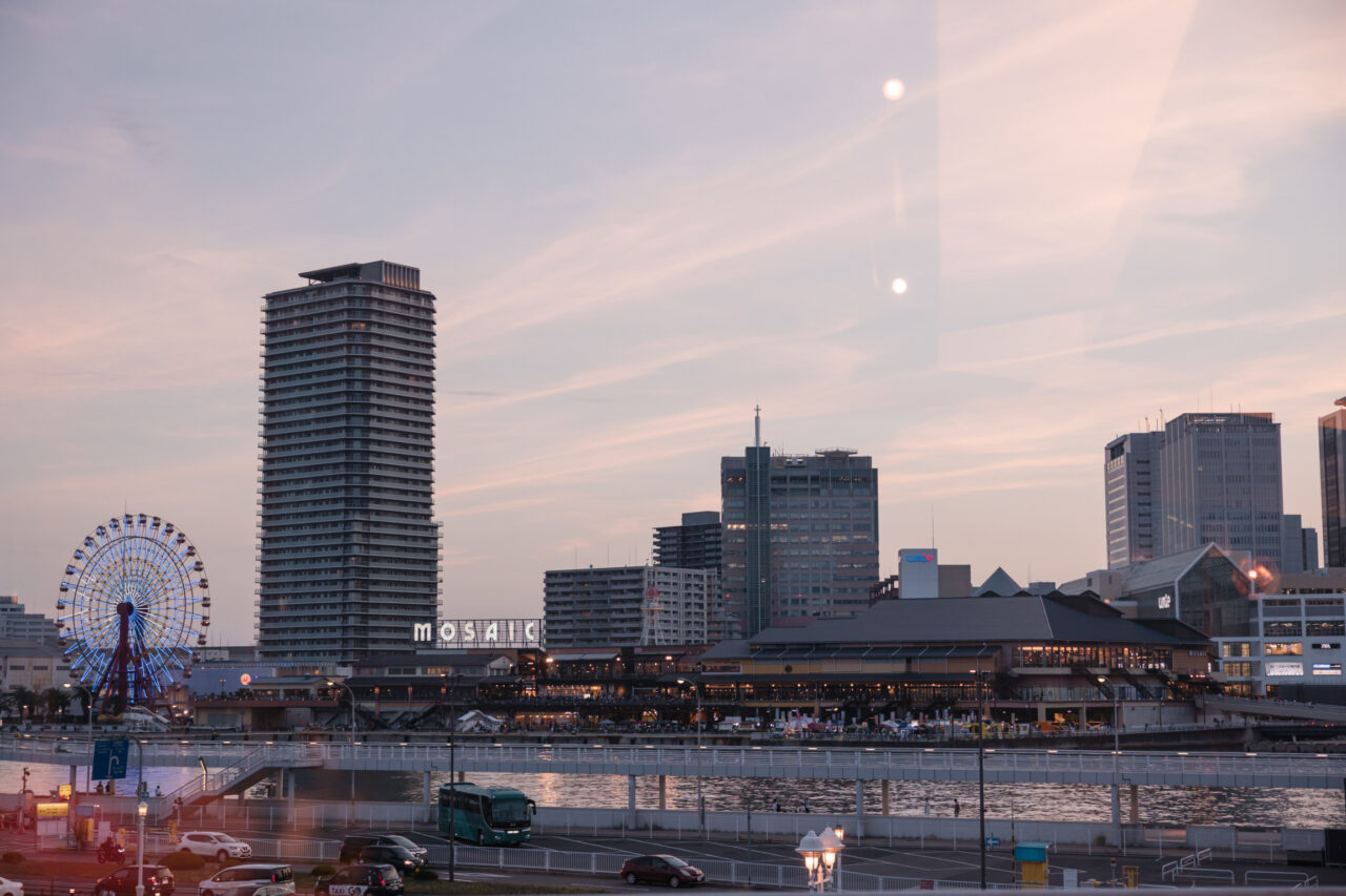 8月18:00の神戸港夕景